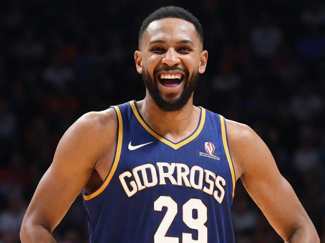 “九游app_ NBA最奇葩的玩笑时刻，球员爆笑全场”，爆笑nba游戏