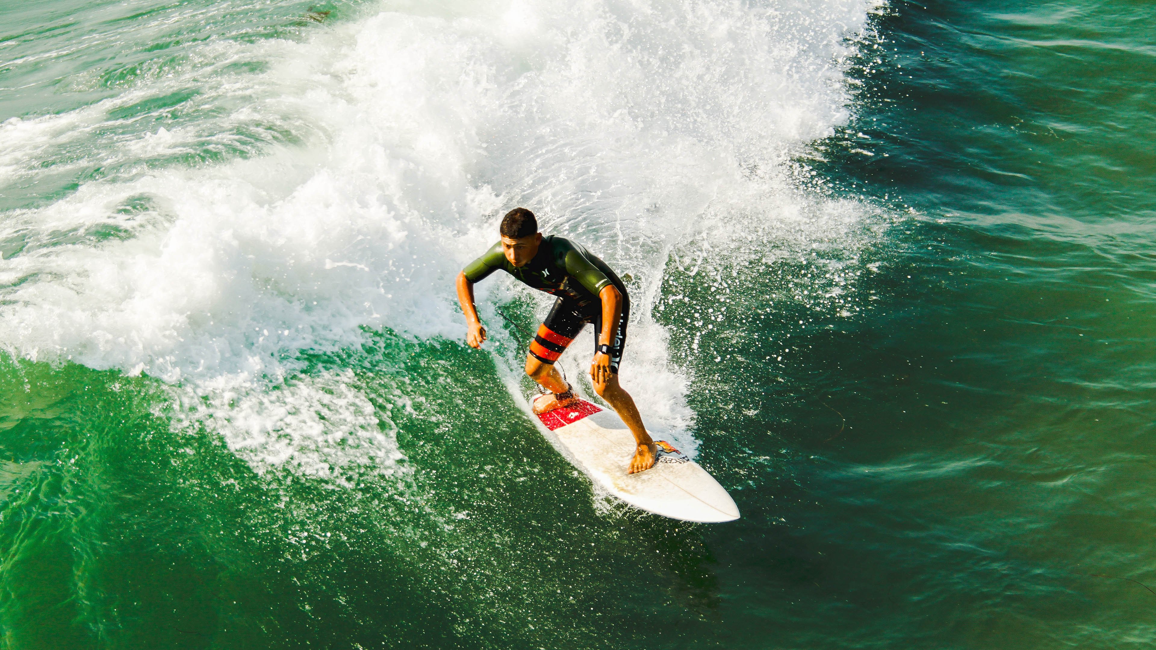 九游体育网页版-特色山地骑马赛，穿越草原的速度与激情，骑马上山视频